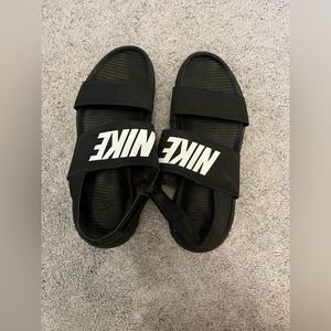 Nike tanjun sandals